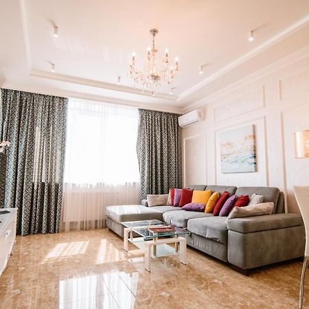 키예프 Luxury For Business & Pleasure Royal 1 아파트 외부 사진