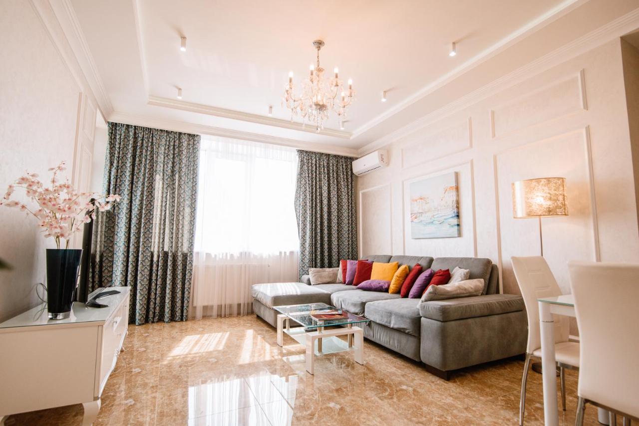 키예프 Luxury For Business & Pleasure Royal 1 아파트 외부 사진